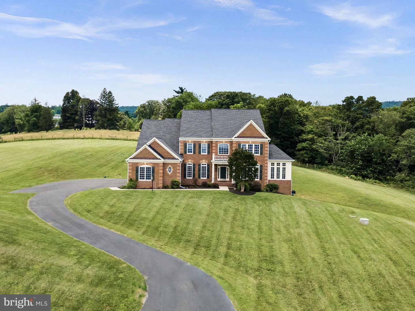 35396 GLENCOE CT, ROUND HILL, Virginia 20141, 5 Bedrooms Bedrooms, ,6 BathroomsBathrooms,Residential,For sale,35396 GLENCOE CT,VALO2101240 MLS # VALO2101240