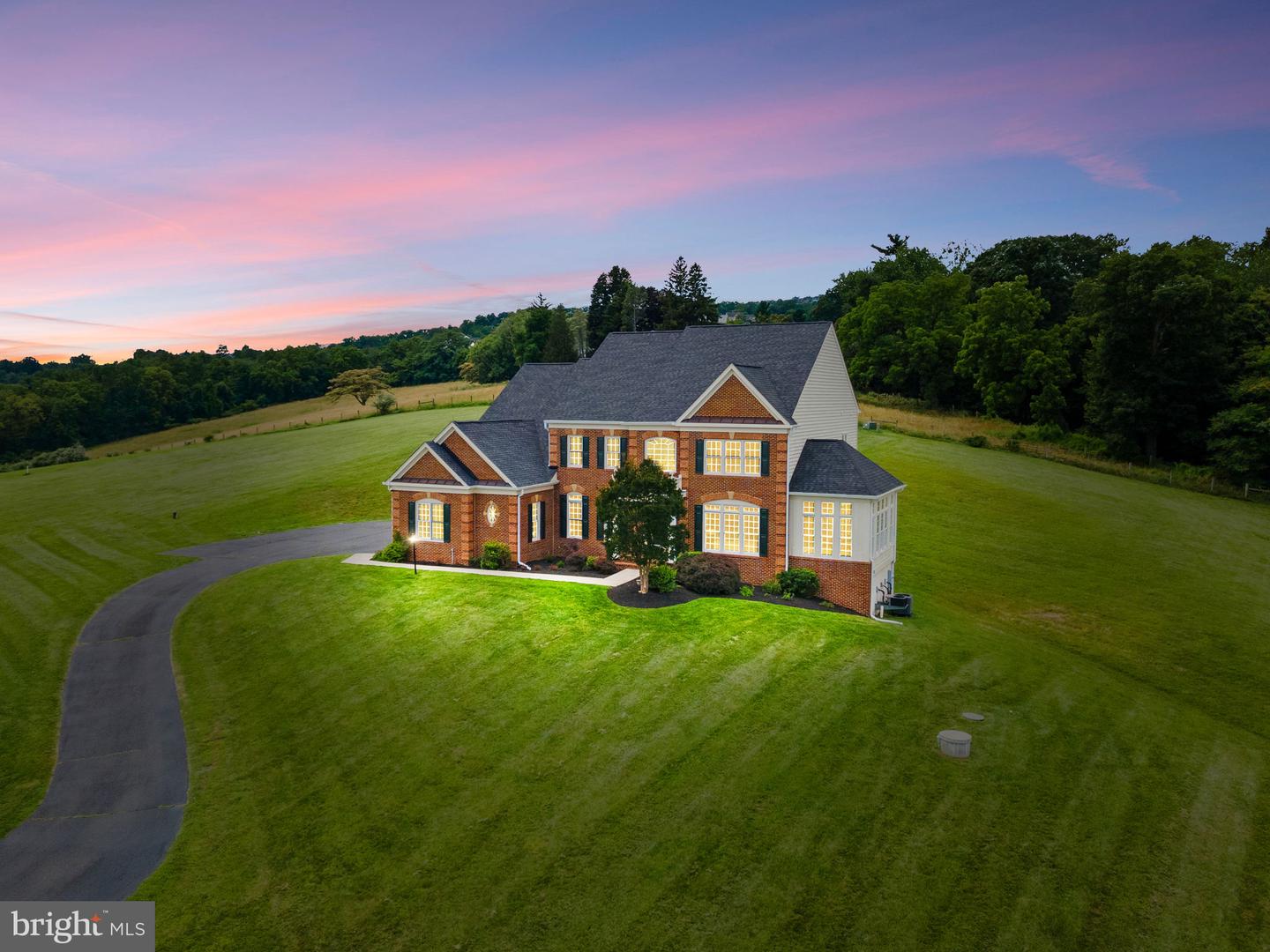 35396 GLENCOE CT, ROUND HILL, Virginia 20141, 5 Bedrooms Bedrooms, ,6 BathroomsBathrooms,Residential,For sale,35396 GLENCOE CT,VALO2101240 MLS # VALO2101240
