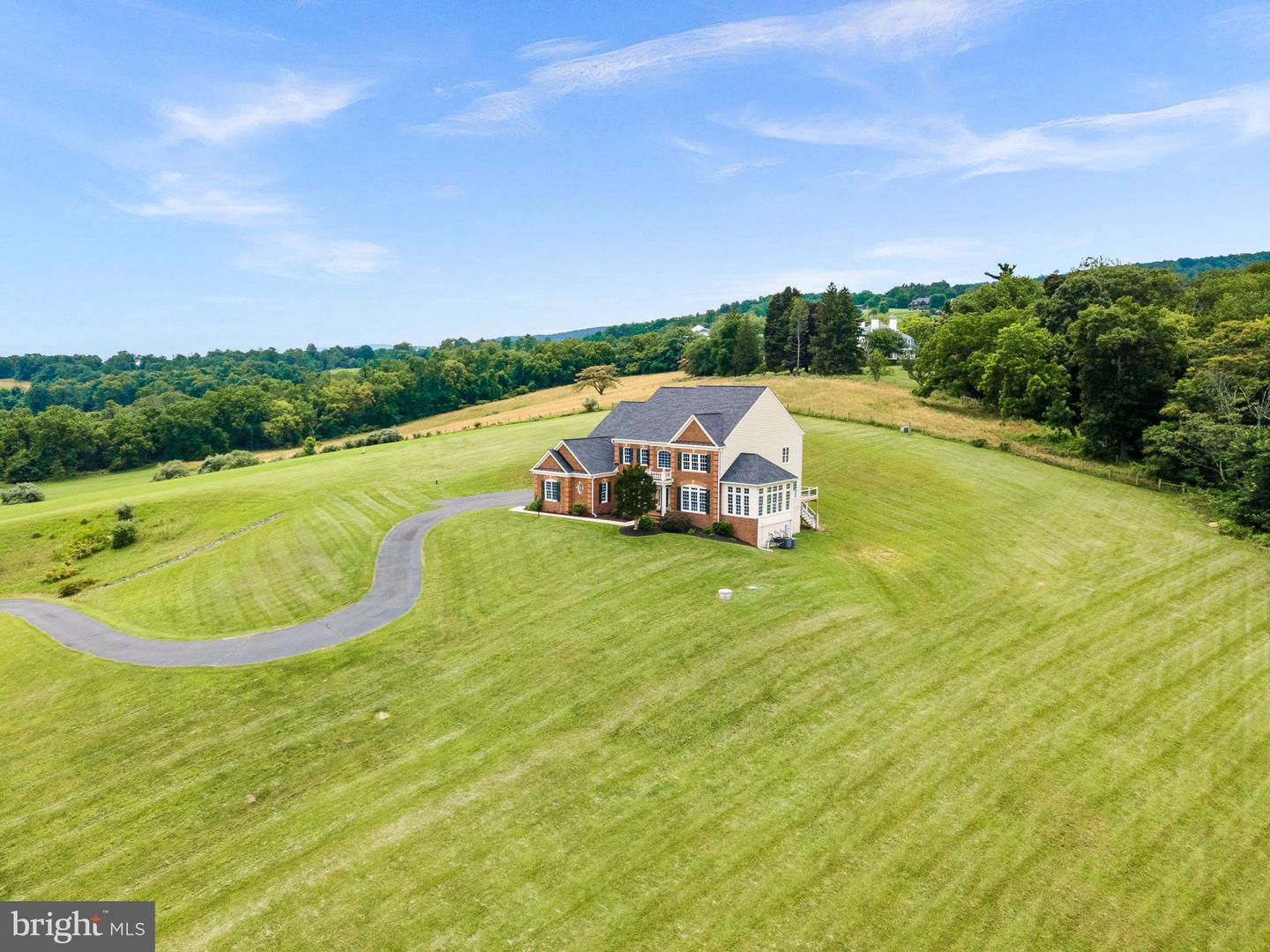 35396 GLENCOE CT, ROUND HILL, Virginia 20141, 5 Bedrooms Bedrooms, ,6 BathroomsBathrooms,Residential,For sale,35396 GLENCOE CT,VALO2101240 MLS # VALO2101240