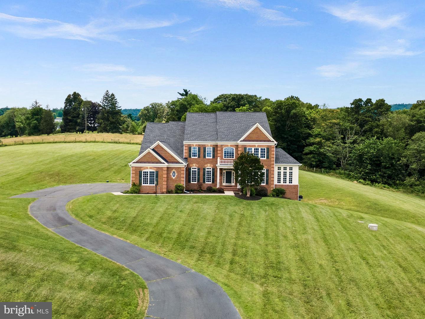 35396 GLENCOE CT, ROUND HILL, Virginia 20141, 5 Bedrooms Bedrooms, ,6 BathroomsBathrooms,Residential,For sale,35396 GLENCOE CT,VALO2101240 MLS # VALO2101240