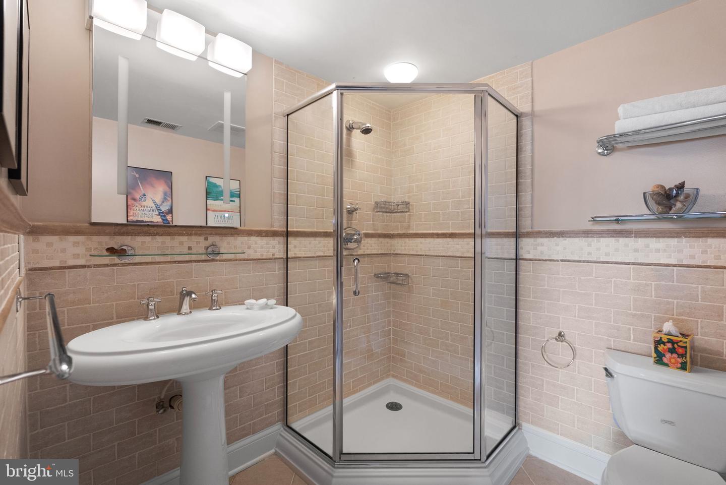 2230 CALIFORNIA ST NW #5CW, WASHINGTON, District Of Columbia 20008, 2 Bedrooms Bedrooms, ,2 BathroomsBathrooms,Residential,For sale,2230 CALIFORNIA ST NW #5CW,DCDC2209186 MLS # DCDC2209186
