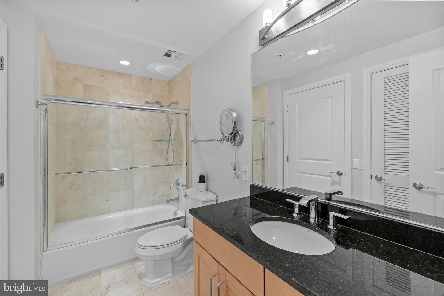 8220 CRESTWOOD HEIGHTS DR #618, MCLEAN, Virginia 22102, 1 Bedroom Bedrooms, ,1 BathroomBathrooms,Residential,For sale,8220 CRESTWOOD HEIGHTS DR #618,VAFX2253720 MLS # VAFX2253720
