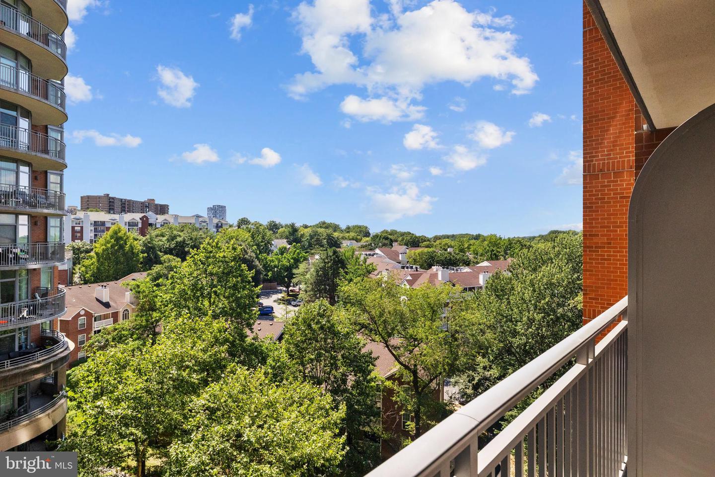 8220 CRESTWOOD HEIGHTS DR #618, MCLEAN, Virginia 22102, 1 Bedroom Bedrooms, ,1 BathroomBathrooms,Residential,For sale,8220 CRESTWOOD HEIGHTS DR #618,VAFX2253720 MLS # VAFX2253720