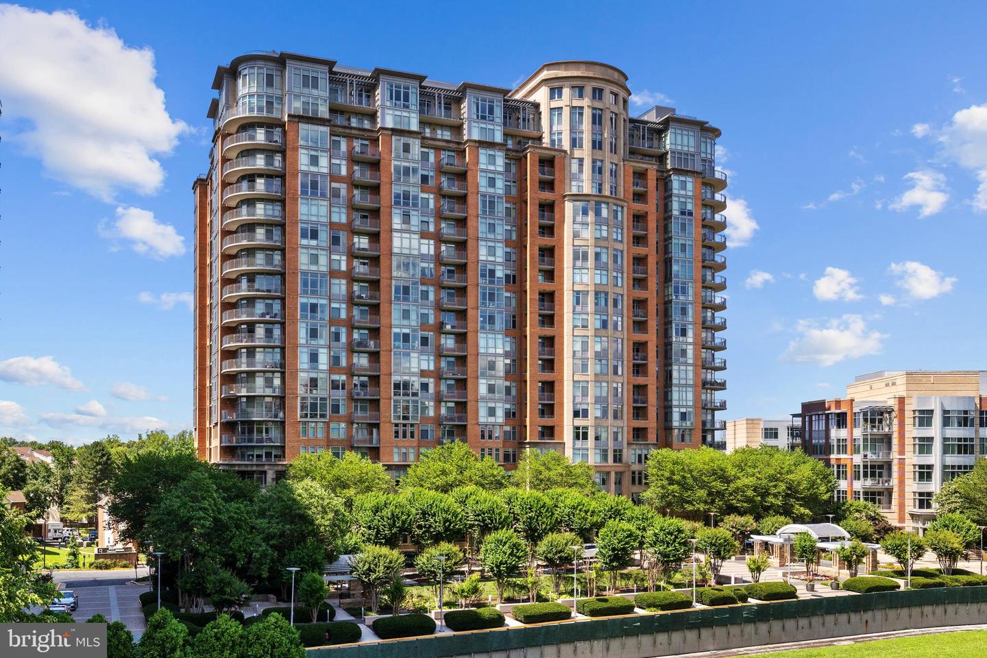 8220 CRESTWOOD HEIGHTS DR #618, MCLEAN, Virginia 22102, 1 Bedroom Bedrooms, ,1 BathroomBathrooms,Residential,For sale,8220 CRESTWOOD HEIGHTS DR #618,VAFX2253720 MLS # VAFX2253720