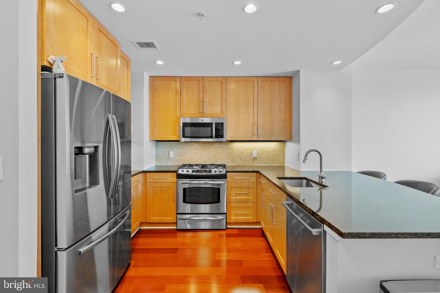 8220 CRESTWOOD HEIGHTS DR #618, MCLEAN, Virginia 22102, 1 Bedroom Bedrooms, ,1 BathroomBathrooms,Residential,For sale,8220 CRESTWOOD HEIGHTS DR #618,VAFX2253720 MLS # VAFX2253720