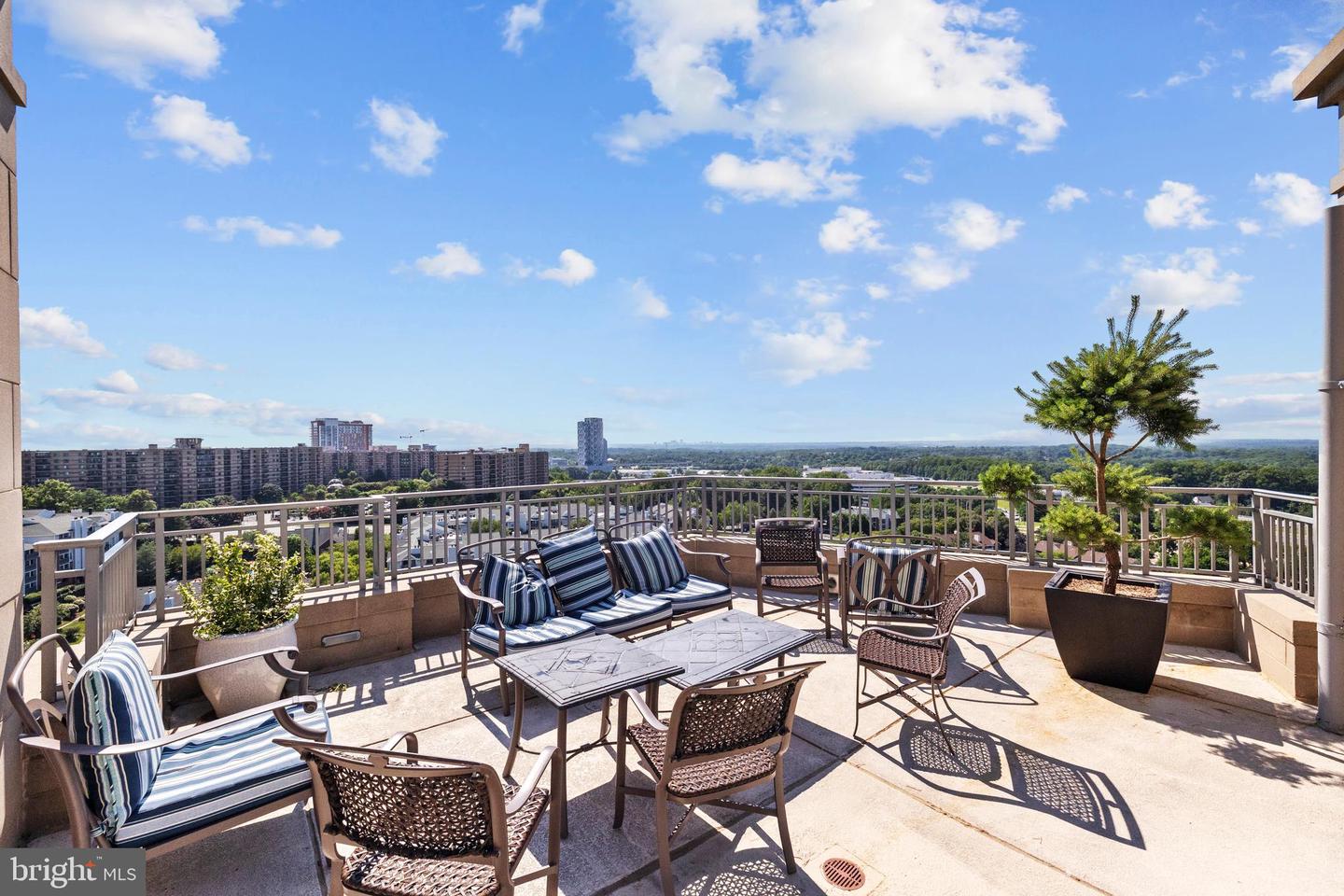 8220 CRESTWOOD HEIGHTS DR #618, MCLEAN, Virginia 22102, 1 Bedroom Bedrooms, ,1 BathroomBathrooms,Residential,For sale,8220 CRESTWOOD HEIGHTS DR #618,VAFX2253720 MLS # VAFX2253720