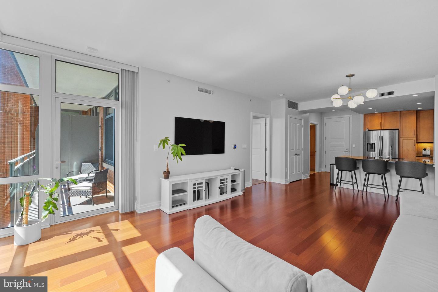 8220 CRESTWOOD HEIGHTS DR #618, MCLEAN, Virginia 22102, 1 Bedroom Bedrooms, ,1 BathroomBathrooms,Residential,For sale,8220 CRESTWOOD HEIGHTS DR #618,VAFX2253720 MLS # VAFX2253720