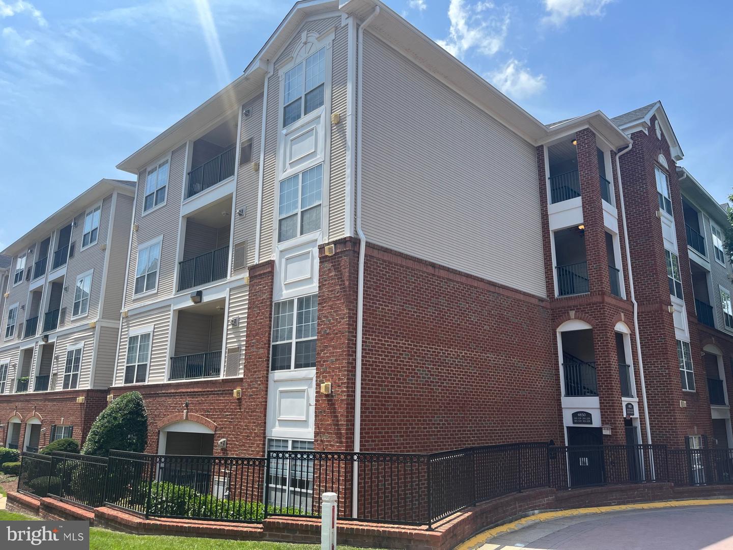 4850 EISENHOWER AVE #418, ALEXANDRIA, Virginia 22304, 1 Bedroom Bedrooms, ,1 BathroomBathrooms,Residential,For sale,4850 EISENHOWER AVE #418,VAAX2047252 MLS # VAAX2047252