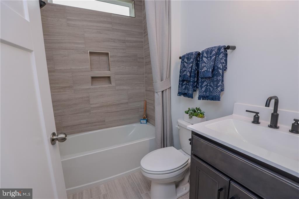 3716 ROCKETTS RIDGE CT, SANDY HOOK, Virginia 23153, 4 Bedrooms Bedrooms, 9 Rooms Rooms,3 BathroomsBathrooms,Residential,For sale,3716 ROCKETTS RIDGE CT,VAGO2000374 MLS # VAGO2000374