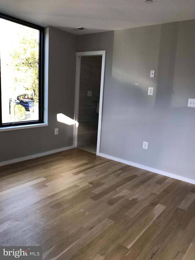 706 16TH ST NE #1, WASHINGTON, District Of Columbia 20002, 2 Bedrooms Bedrooms, ,2 BathroomsBathrooms,Residential,For sale,706 16TH ST NE #1,DCDC2209710 MLS # DCDC2209710