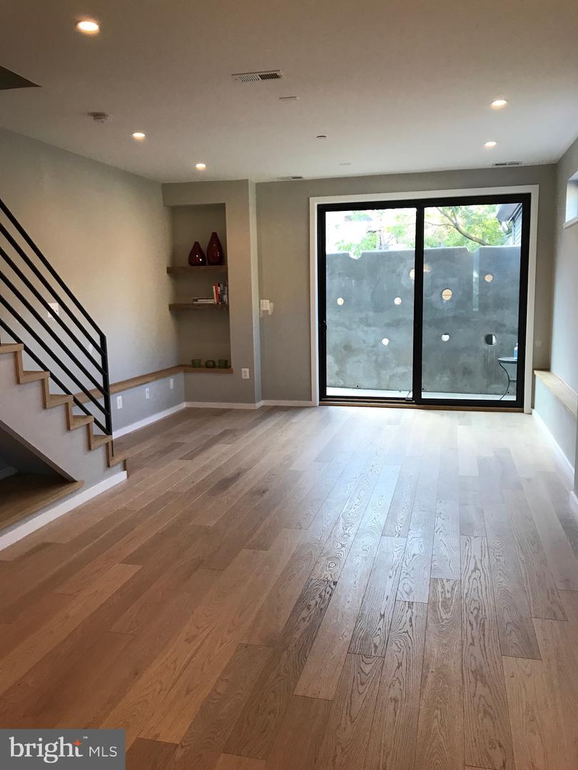 706 16TH ST NE #1, WASHINGTON, District Of Columbia 20002, 2 Bedrooms Bedrooms, ,2 BathroomsBathrooms,Residential,For sale,706 16TH ST NE #1,DCDC2209710 MLS # DCDC2209710