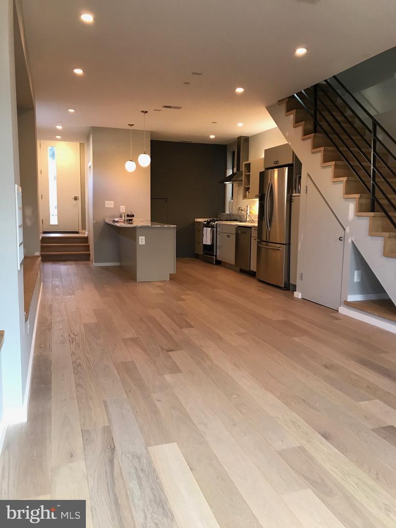 706 16TH ST NE #1, WASHINGTON, District Of Columbia 20002, 2 Bedrooms Bedrooms, ,2 BathroomsBathrooms,Residential,For sale,706 16TH ST NE #1,DCDC2209710 MLS # DCDC2209710