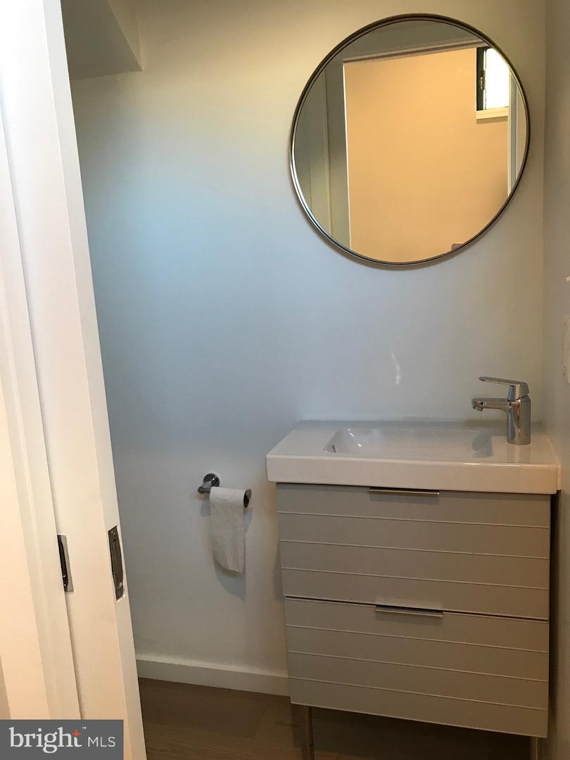 706 16TH ST NE #1, WASHINGTON, District Of Columbia 20002, 2 Bedrooms Bedrooms, ,2 BathroomsBathrooms,Residential,For sale,706 16TH ST NE #1,DCDC2209710 MLS # DCDC2209710