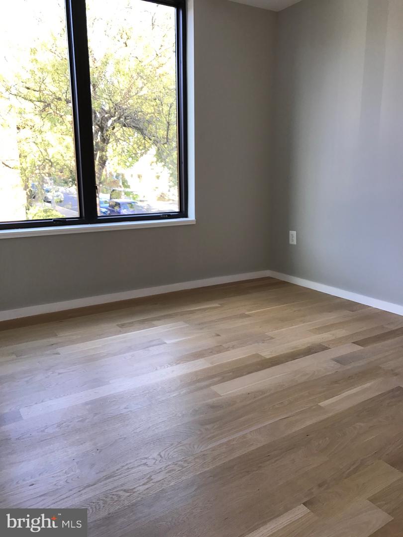 706 16TH ST NE #1, WASHINGTON, District Of Columbia 20002, 2 Bedrooms Bedrooms, ,2 BathroomsBathrooms,Residential,For sale,706 16TH ST NE #1,DCDC2209710 MLS # DCDC2209710
