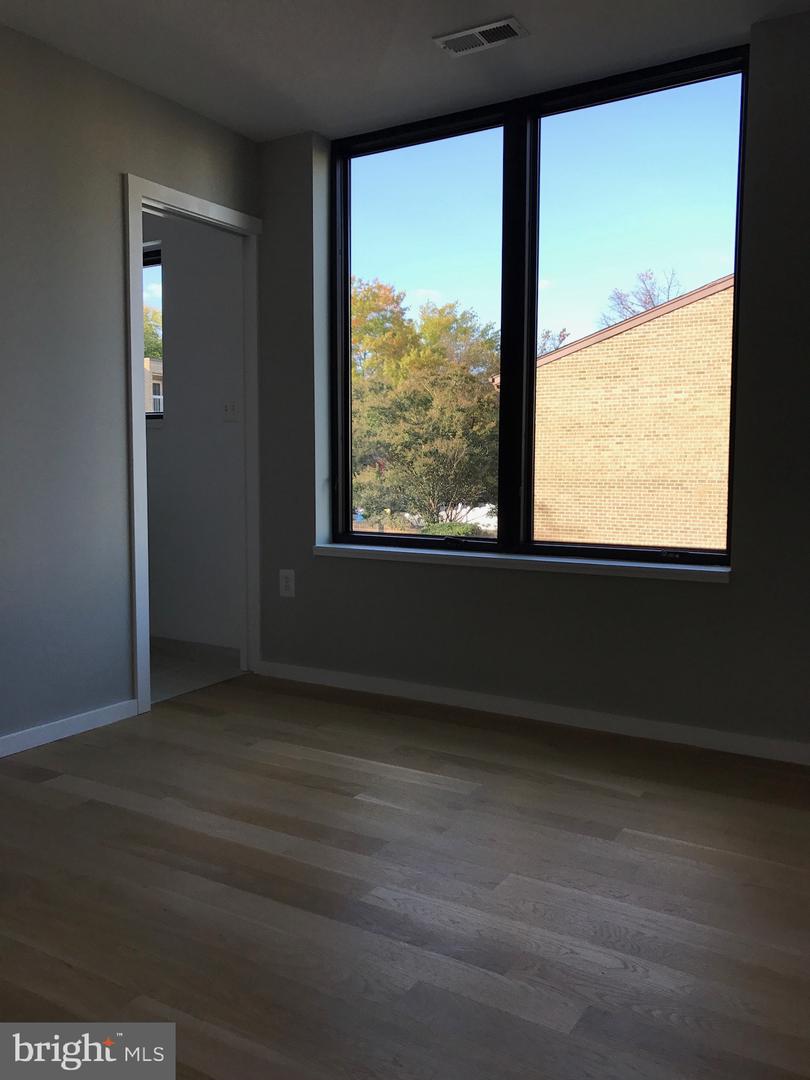 706 16TH ST NE #1, WASHINGTON, District Of Columbia 20002, 2 Bedrooms Bedrooms, ,2 BathroomsBathrooms,Residential,For sale,706 16TH ST NE #1,DCDC2209710 MLS # DCDC2209710