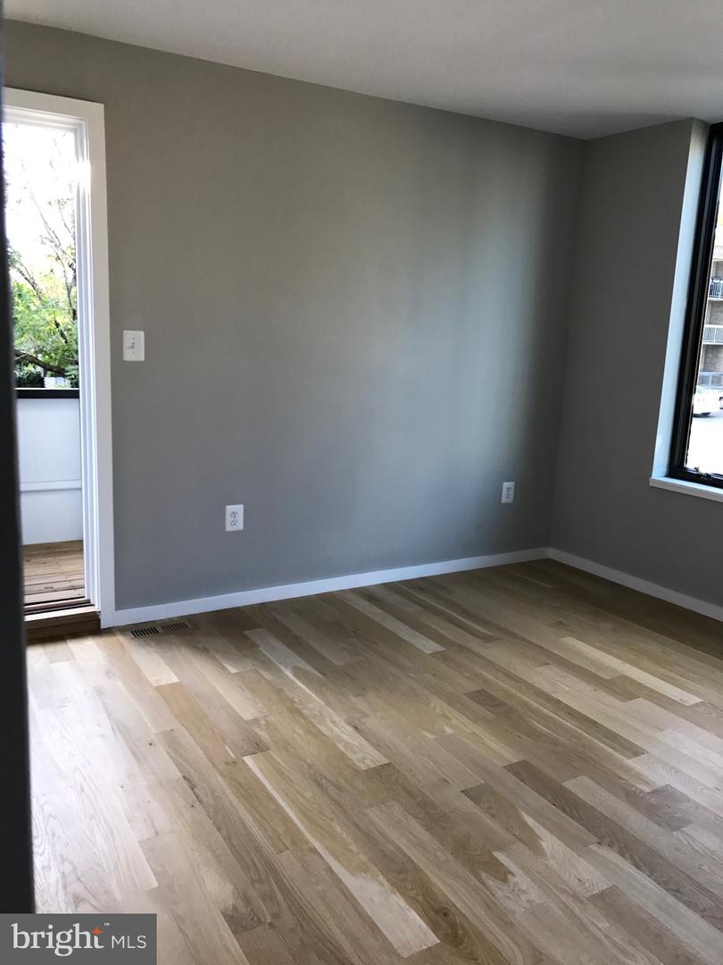 706 16TH ST NE #1, WASHINGTON, District Of Columbia 20002, 2 Bedrooms Bedrooms, ,2 BathroomsBathrooms,Residential,For sale,706 16TH ST NE #1,DCDC2209710 MLS # DCDC2209710
