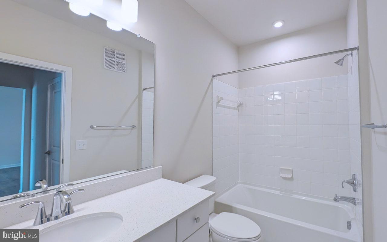 700 MOUNT AIRY TER NE #403A, LEESBURG, Virginia 20176, 2 Bedrooms Bedrooms, ,2 BathroomsBathrooms,Residential,For sale,700 MOUNT AIRY TER NE #403A,VALO2101864 MLS # VALO2101864