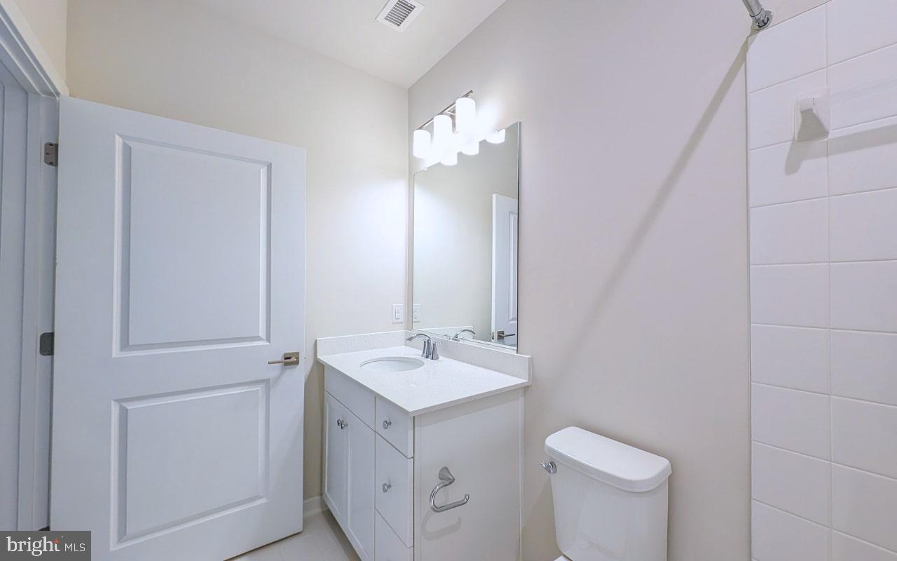 700 MOUNT AIRY TER NE #403A, LEESBURG, Virginia 20176, 2 Bedrooms Bedrooms, ,2 BathroomsBathrooms,Residential,For sale,700 MOUNT AIRY TER NE #403A,VALO2101864 MLS # VALO2101864