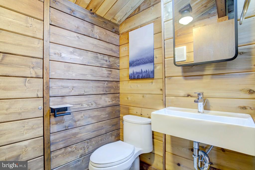 7080 PINE DR, CHINCOTEAGUE ISLAND, Virginia 23336, 3 Bedrooms Bedrooms, ,2 BathroomsBathrooms,Residential,For sale,7080 PINE DR,VAAC2002046 MLS # VAAC2002046