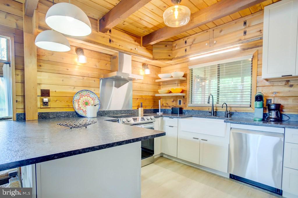 7080 PINE DR, CHINCOTEAGUE ISLAND, Virginia 23336, 3 Bedrooms Bedrooms, ,2 BathroomsBathrooms,Residential,For sale,7080 PINE DR,VAAC2002046 MLS # VAAC2002046