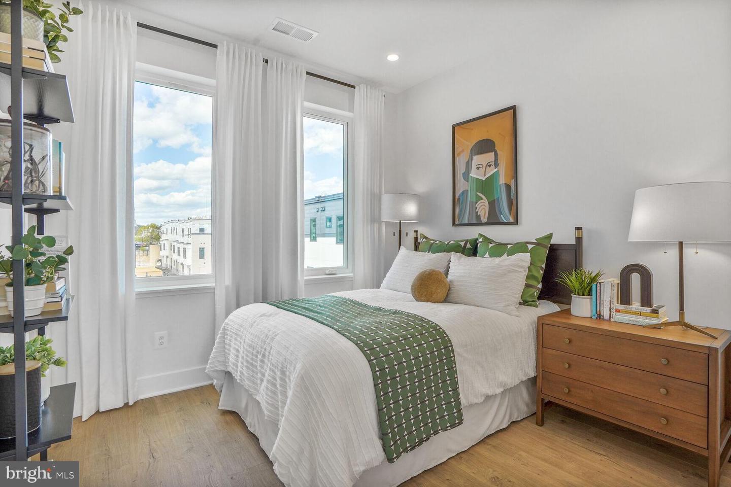 61 LOWER SERVICE CT NW #THE BEND 863, WASHINGTON, District Of Columbia 20001, 3 Bedrooms Bedrooms, ,2 BathroomsBathrooms,Residential,For sale,61 LOWER SERVICE CT NW #THE BEND 863,DCDC2209896 MLS # DCDC2209896