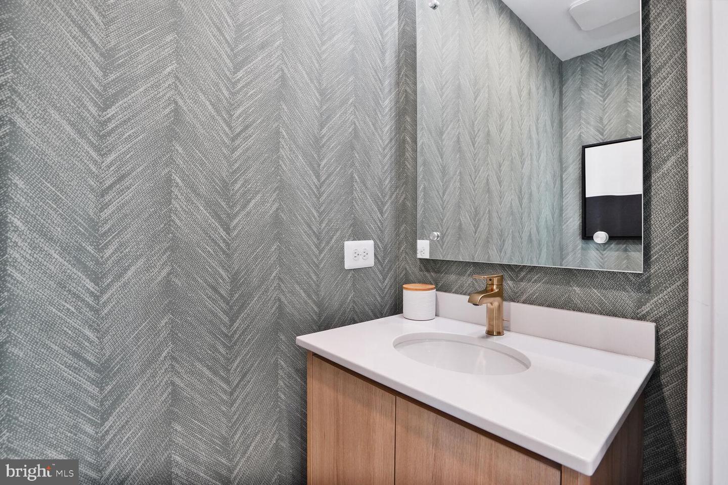 61 LOWER SERVICE CT NW #THE BEND 863, WASHINGTON, District Of Columbia 20001, 3 Bedrooms Bedrooms, ,2 BathroomsBathrooms,Residential,For sale,61 LOWER SERVICE CT NW #THE BEND 863,DCDC2209896 MLS # DCDC2209896