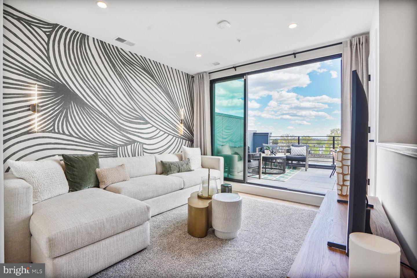 61 LOWER SERVICE CT NW #THE BEND 863, WASHINGTON, District Of Columbia 20001, 3 Bedrooms Bedrooms, ,2 BathroomsBathrooms,Residential,For sale,61 LOWER SERVICE CT NW #THE BEND 863,DCDC2209896 MLS # DCDC2209896