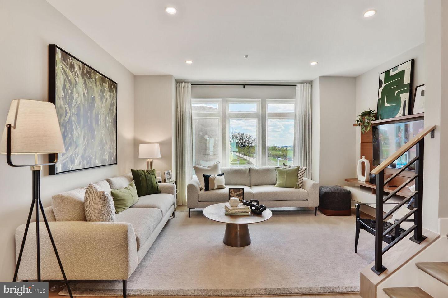 61 LOWER SERVICE CT NW #THE BEND 863, WASHINGTON, District Of Columbia 20001, 3 Bedrooms Bedrooms, ,2 BathroomsBathrooms,Residential,For sale,61 LOWER SERVICE CT NW #THE BEND 863,DCDC2209896 MLS # DCDC2209896