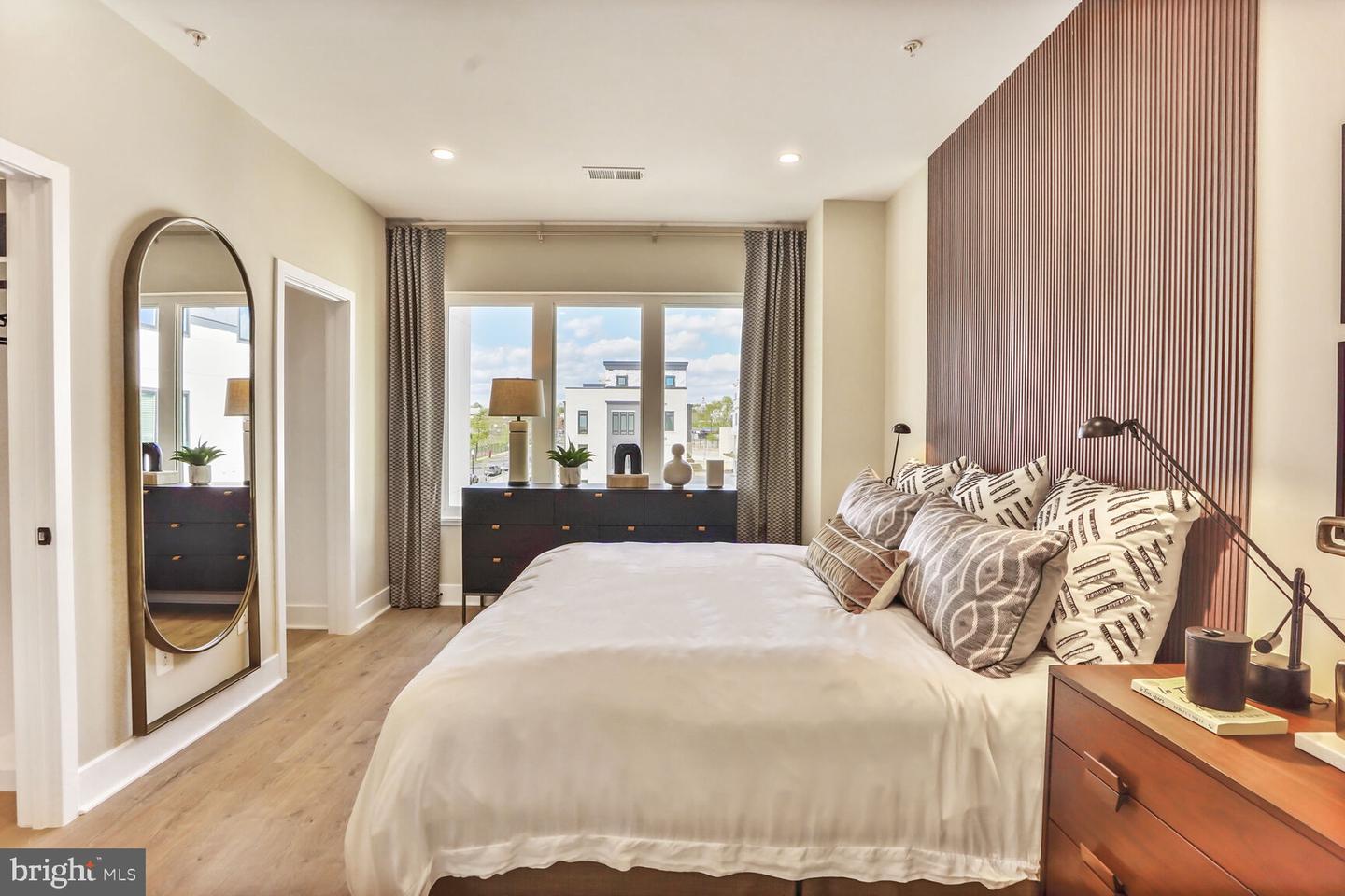 61 LOWER SERVICE CT NW #THE BEND 863, WASHINGTON, District Of Columbia 20001, 3 Bedrooms Bedrooms, ,2 BathroomsBathrooms,Residential,For sale,61 LOWER SERVICE CT NW #THE BEND 863,DCDC2209896 MLS # DCDC2209896