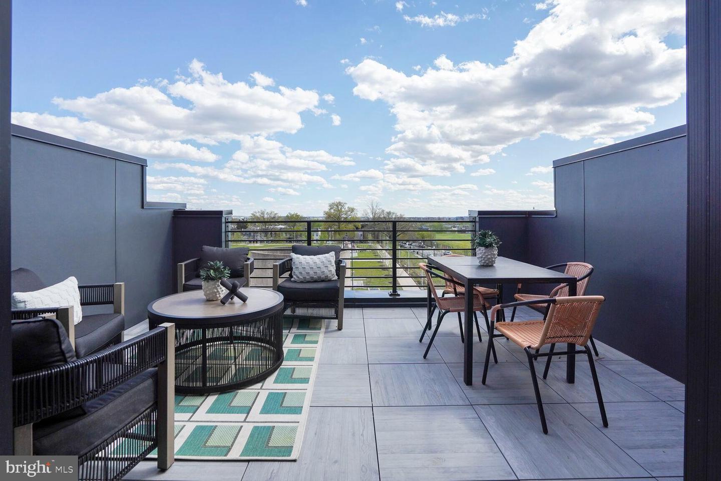 61 LOWER SERVICE CT NW #THE BEND 863, WASHINGTON, District Of Columbia 20001, 3 Bedrooms Bedrooms, ,2 BathroomsBathrooms,Residential,For sale,61 LOWER SERVICE CT NW #THE BEND 863,DCDC2209896 MLS # DCDC2209896