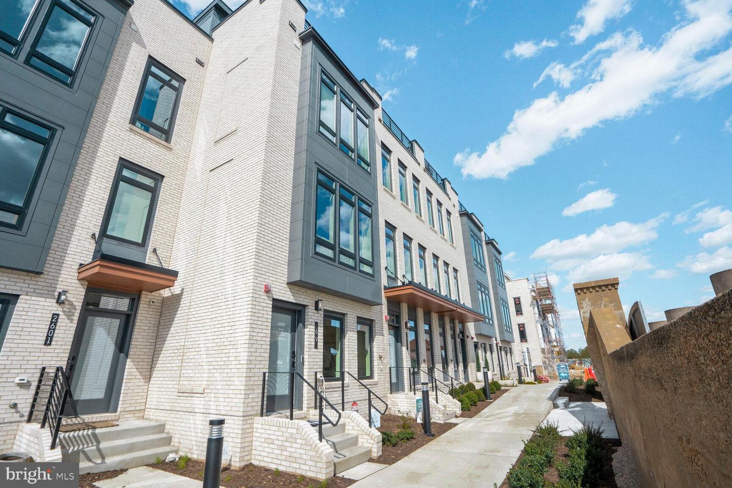 61 LOWER SERVICE CT NW #THE BEND 863, WASHINGTON, District Of Columbia 20001, 3 Bedrooms Bedrooms, ,2 BathroomsBathrooms,Residential,For sale,61 LOWER SERVICE CT NW #THE BEND 863,DCDC2209896 MLS # DCDC2209896