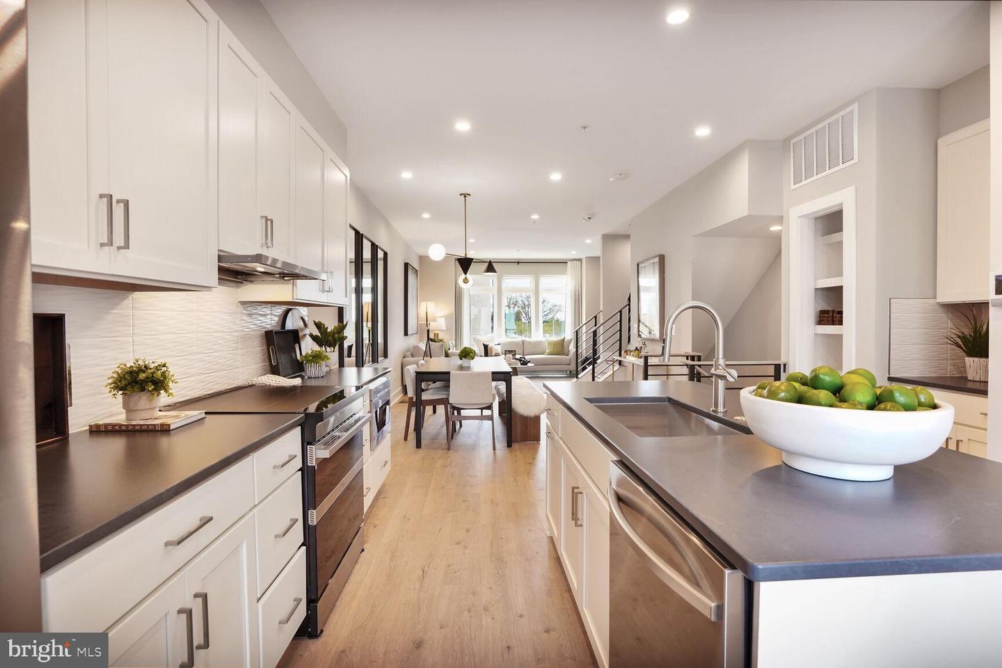 61 LOWER SERVICE CT NW #THE BEND 863, WASHINGTON, District Of Columbia 20001, 3 Bedrooms Bedrooms, ,2 BathroomsBathrooms,Residential,For sale,61 LOWER SERVICE CT NW #THE BEND 863,DCDC2209896 MLS # DCDC2209896