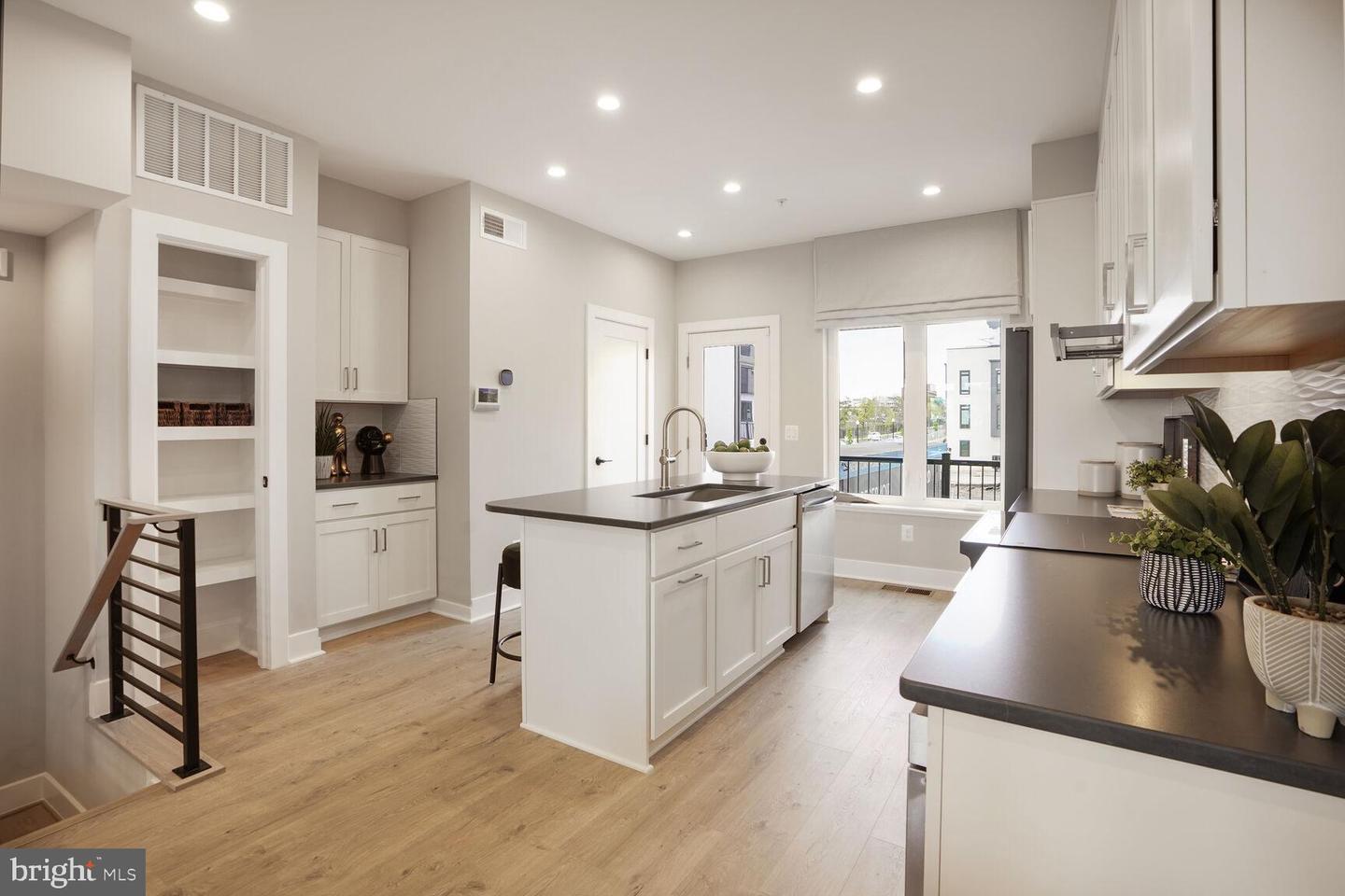 61 LOWER SERVICE CT NW #THE BEND 863, WASHINGTON, District Of Columbia 20001, 3 Bedrooms Bedrooms, ,2 BathroomsBathrooms,Residential,For sale,61 LOWER SERVICE CT NW #THE BEND 863,DCDC2209896 MLS # DCDC2209896