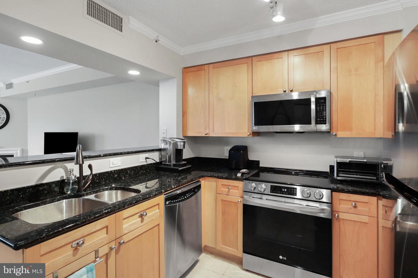 3101 N HAMPTON DR #1410, ALEXANDRIA, Virginia 22302, 1 Bedroom Bedrooms, ,1 BathroomBathrooms,Residential,For sale,3101 N HAMPTON DR #1410,VAAX2040194 MLS # VAAX2040194