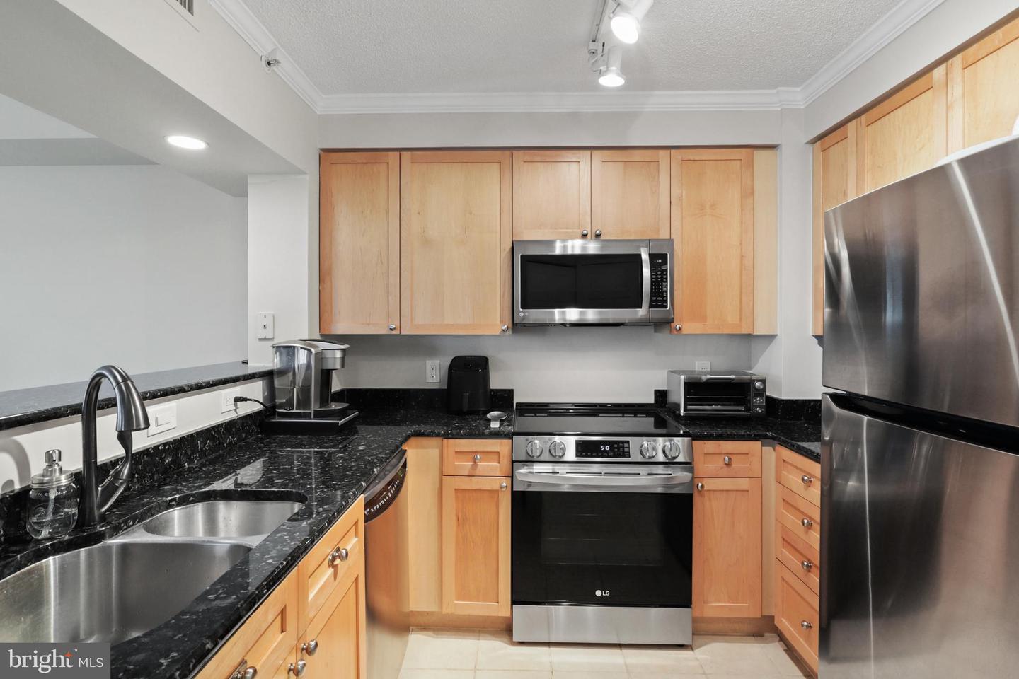 3101 N HAMPTON DR #1410, ALEXANDRIA, Virginia 22302, 1 Bedroom Bedrooms, ,1 BathroomBathrooms,Residential,For sale,3101 N HAMPTON DR #1410,VAAX2040194 MLS # VAAX2040194