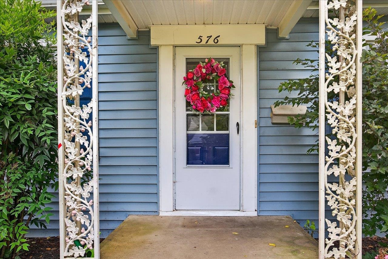 576 S MAGNOLIA AVE, WAYNESBORO, Virginia 22980, 2 Bedrooms Bedrooms, ,2 BathroomsBathrooms,Residential,576 S MAGNOLIA AVE,666622 MLS # 666622