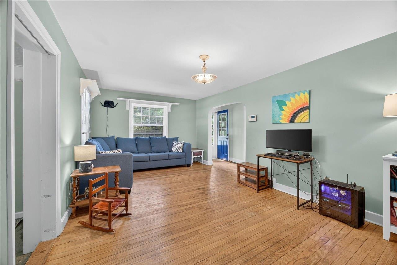 576 S MAGNOLIA AVE, WAYNESBORO, Virginia 22980, 2 Bedrooms Bedrooms, ,2 BathroomsBathrooms,Residential,576 S MAGNOLIA AVE,666622 MLS # 666622