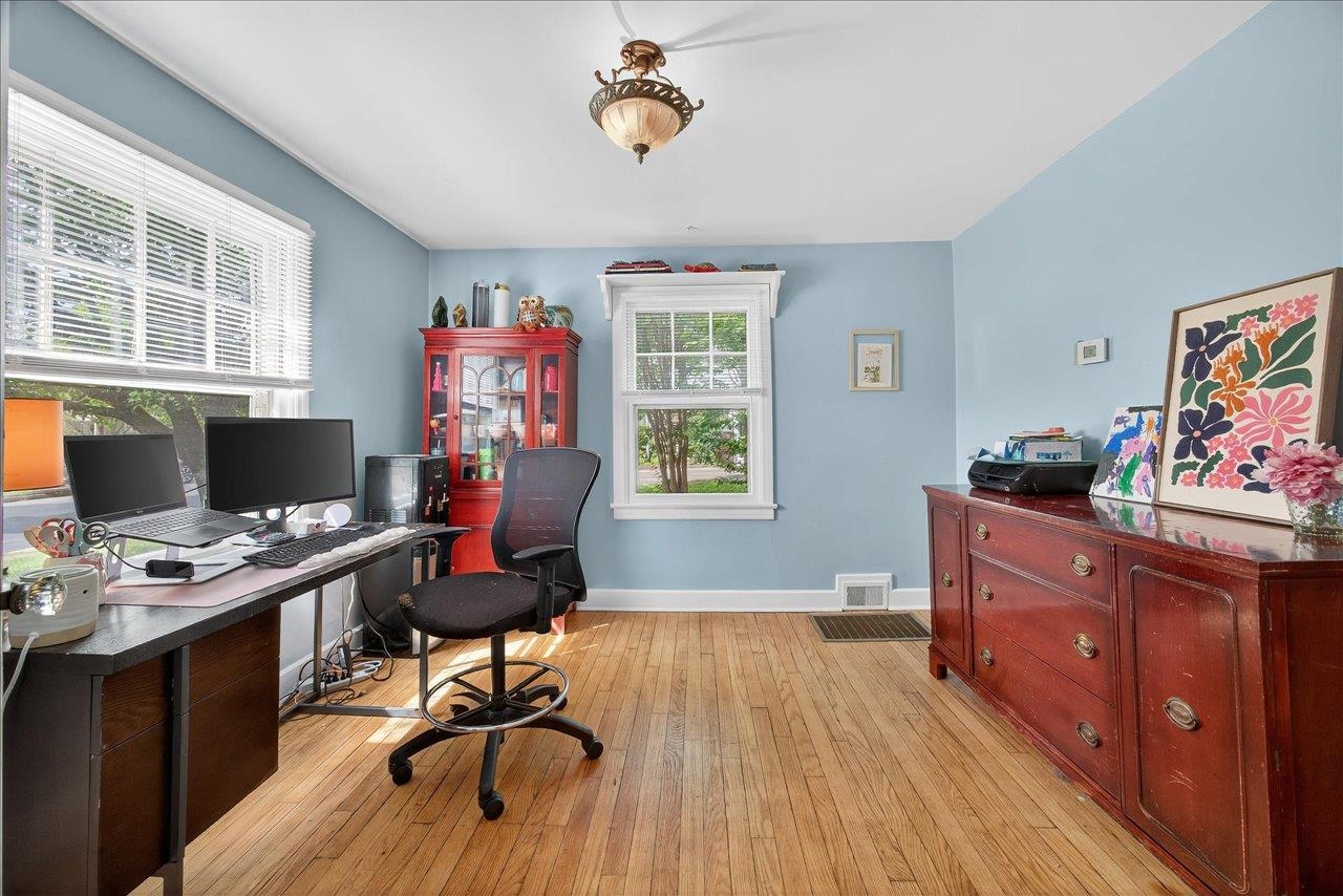 576 S MAGNOLIA AVE, WAYNESBORO, Virginia 22980, 2 Bedrooms Bedrooms, ,2 BathroomsBathrooms,Residential,576 S MAGNOLIA AVE,666622 MLS # 666622