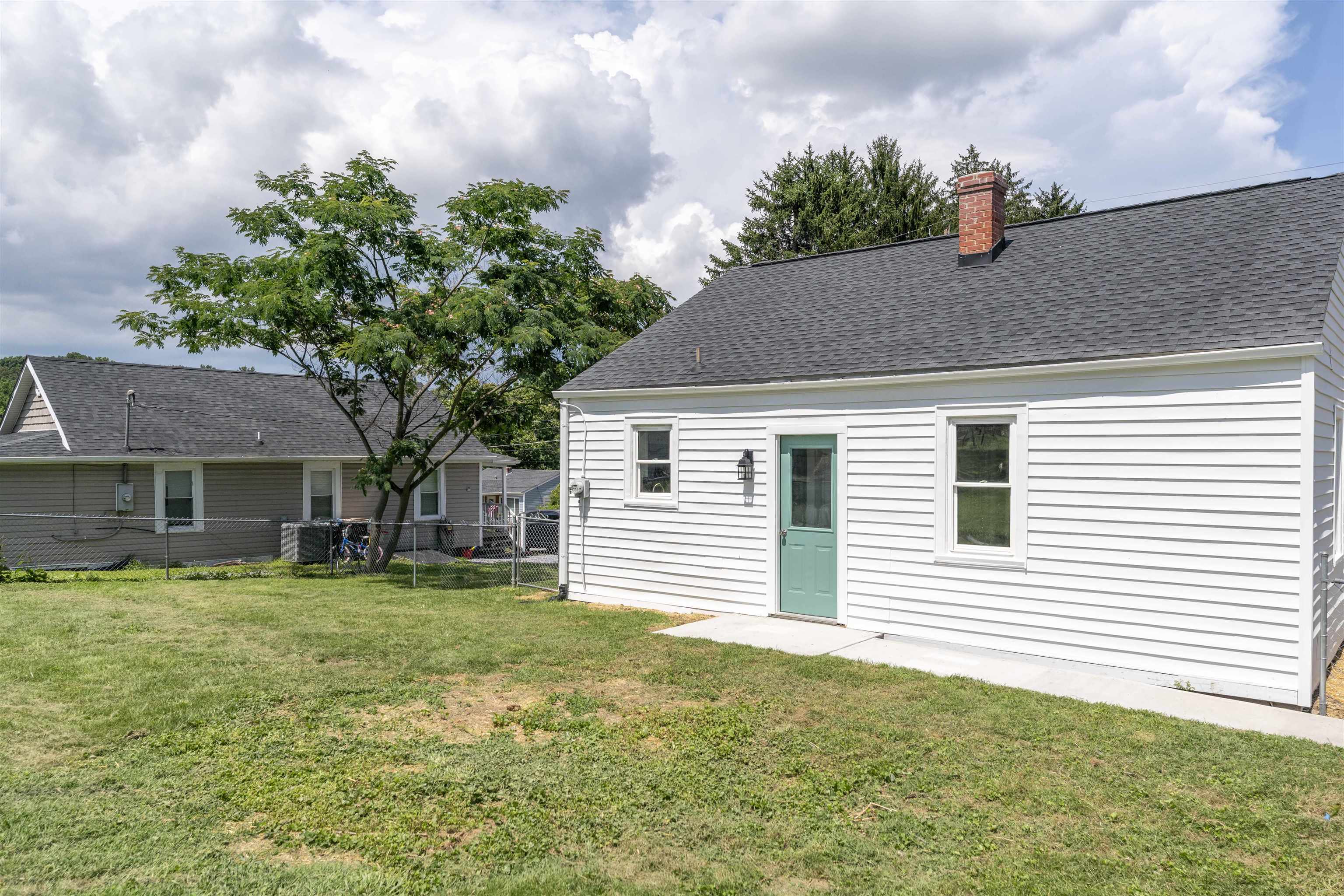 104 EAST AVE, STAUNTON, Virginia 24401, 2 Bedrooms Bedrooms, ,1 BathroomBathrooms,Residential,104 EAST AVE,666623 MLS # 666623