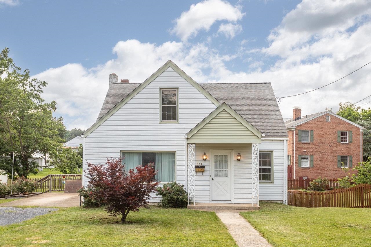 131 S WILLOW ST, HARRISONBURG, Virginia 22802, 3 Bedrooms Bedrooms, ,1 BathroomBathrooms,Residential,131 S WILLOW ST,666638 MLS # 666638