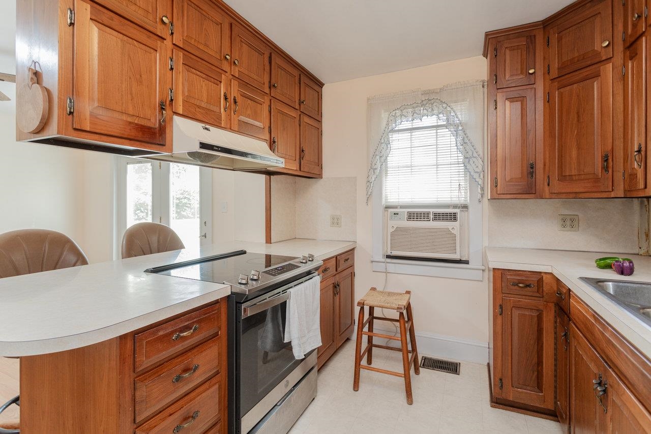 131 S WILLOW ST, HARRISONBURG, Virginia 22802, 3 Bedrooms Bedrooms, ,1 BathroomBathrooms,Residential,131 S WILLOW ST,666638 MLS # 666638