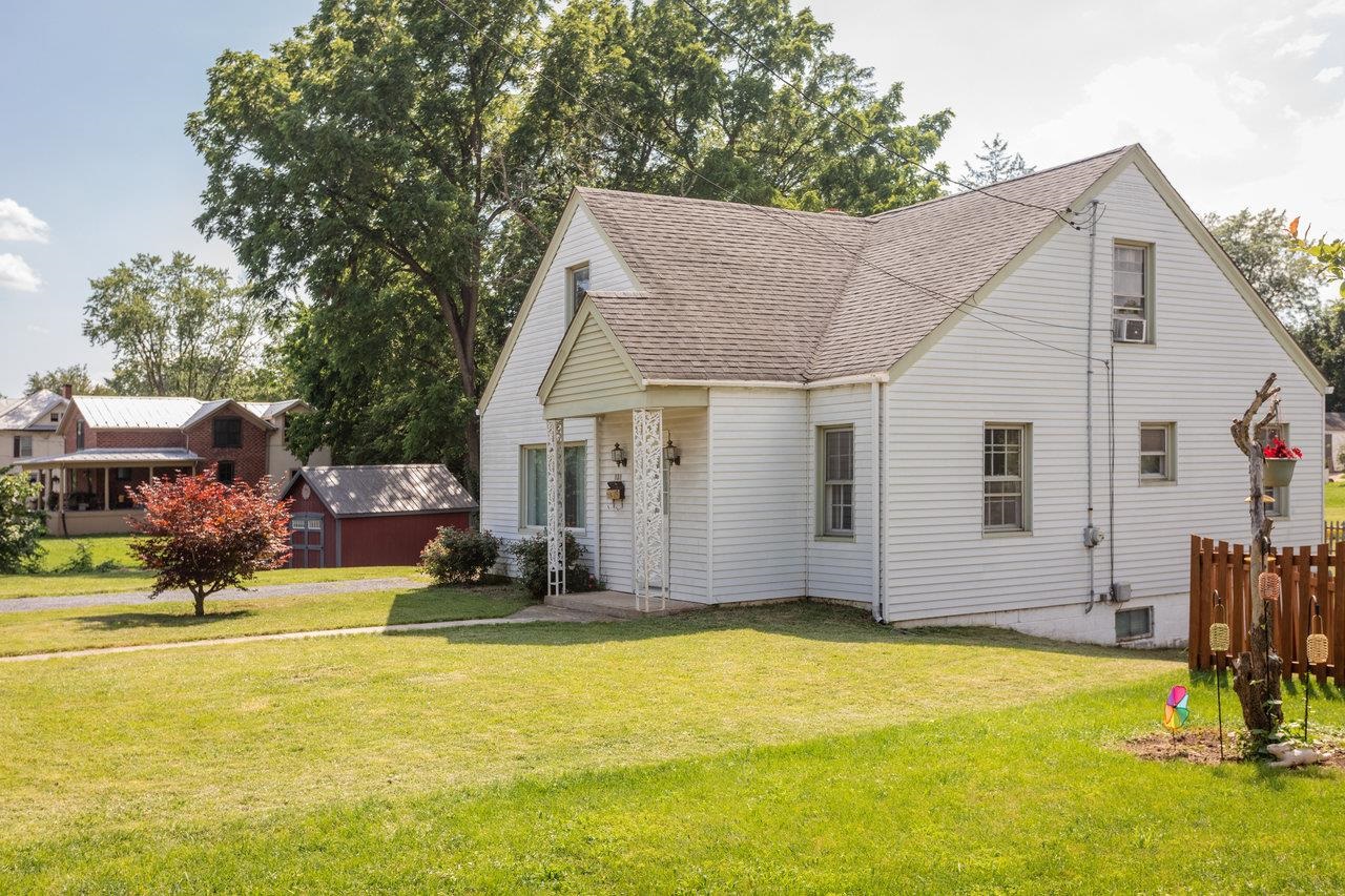 131 S WILLOW ST, HARRISONBURG, Virginia 22802, 3 Bedrooms Bedrooms, ,1 BathroomBathrooms,Residential,131 S WILLOW ST,666638 MLS # 666638