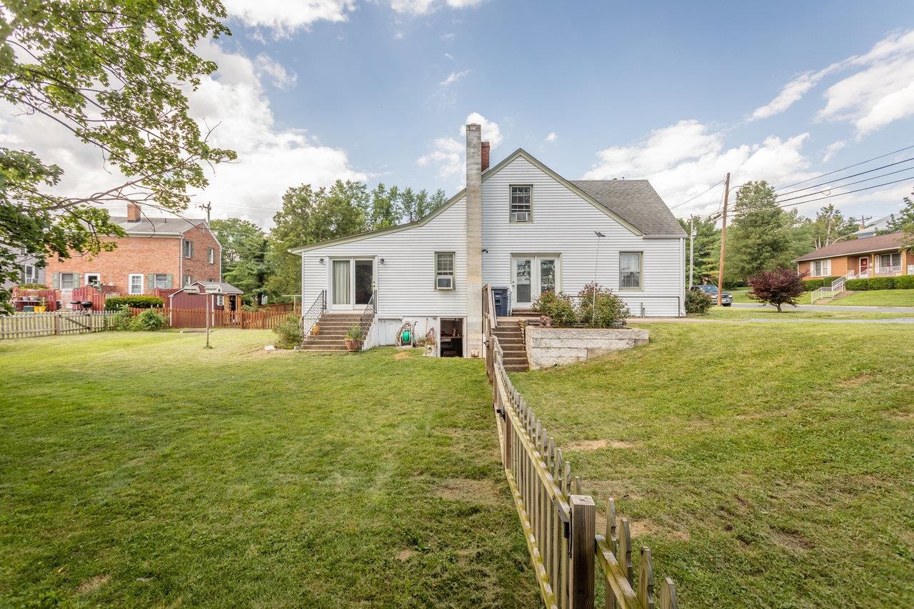 131 S WILLOW ST, HARRISONBURG, Virginia 22802, 3 Bedrooms Bedrooms, ,1 BathroomBathrooms,Residential,131 S WILLOW ST,666638 MLS # 666638