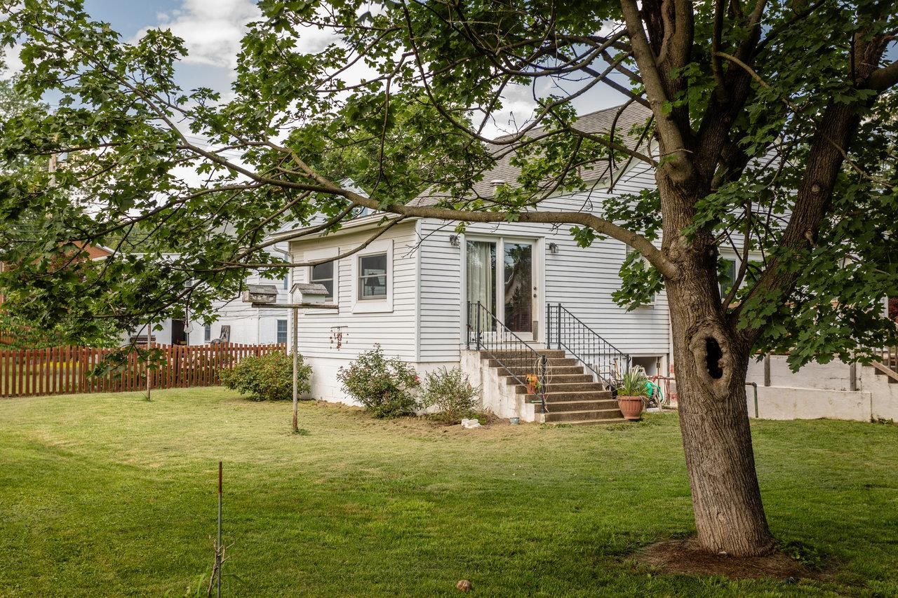 131 S WILLOW ST, HARRISONBURG, Virginia 22802, 3 Bedrooms Bedrooms, ,1 BathroomBathrooms,Residential,131 S WILLOW ST,666638 MLS # 666638