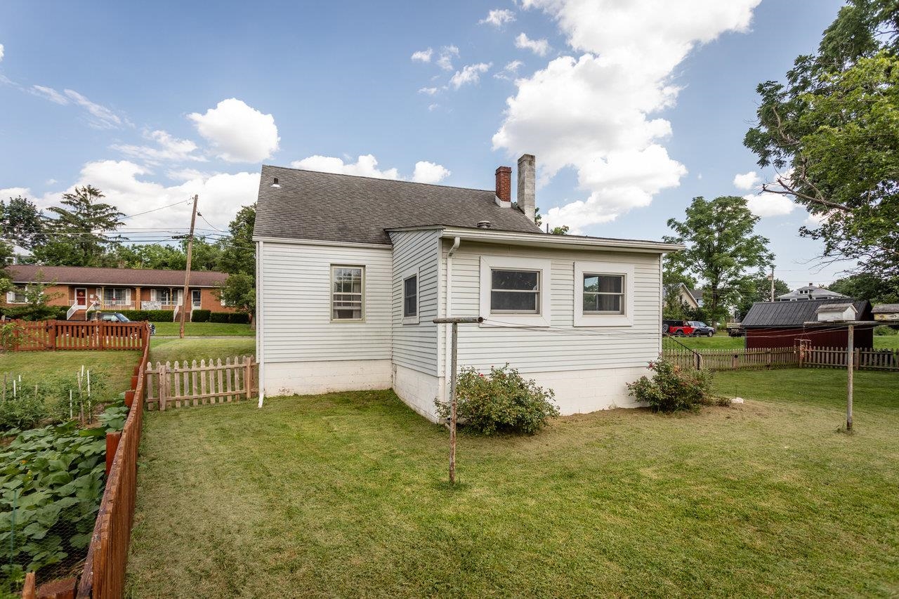 131 S WILLOW ST, HARRISONBURG, Virginia 22802, 3 Bedrooms Bedrooms, ,1 BathroomBathrooms,Residential,131 S WILLOW ST,666638 MLS # 666638