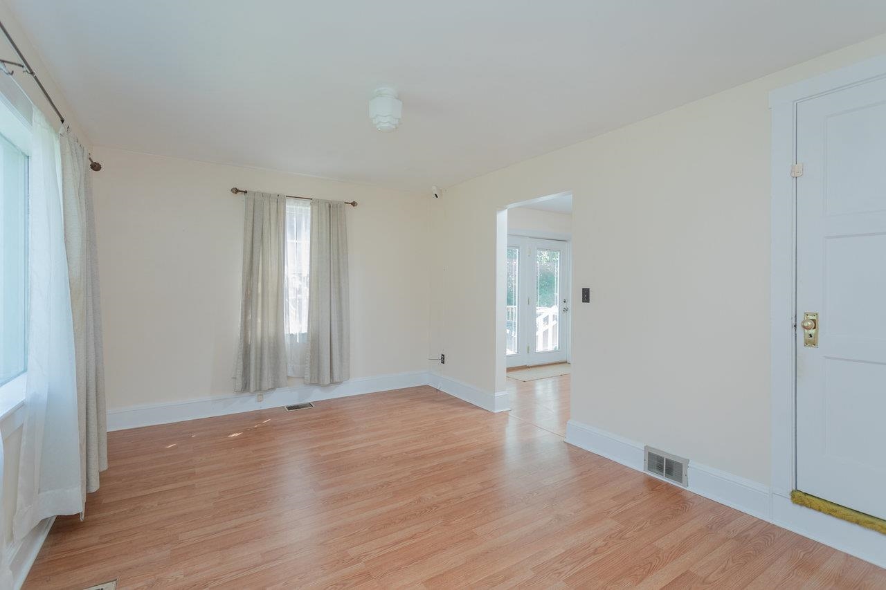 131 S WILLOW ST, HARRISONBURG, Virginia 22802, 3 Bedrooms Bedrooms, ,1 BathroomBathrooms,Residential,131 S WILLOW ST,666638 MLS # 666638