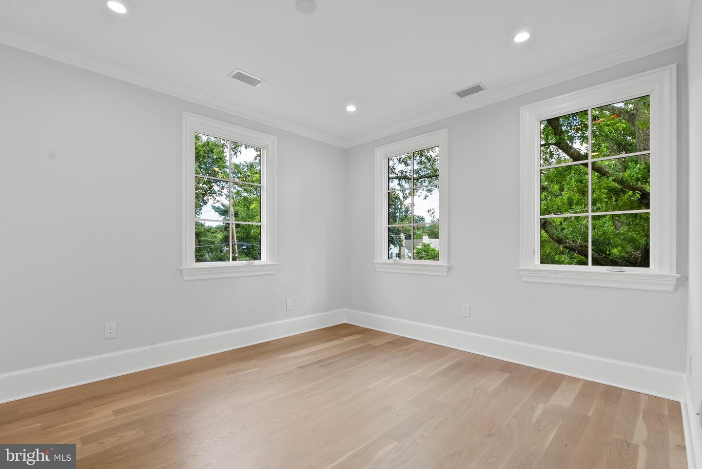 4200 49TH ST NW, WASHINGTON, District Of Columbia 20016, 5 Bedrooms Bedrooms, ,5 BathroomsBathrooms,Residential,For sale,4200 49TH ST NW,DCDC2201832 MLS # DCDC2201832