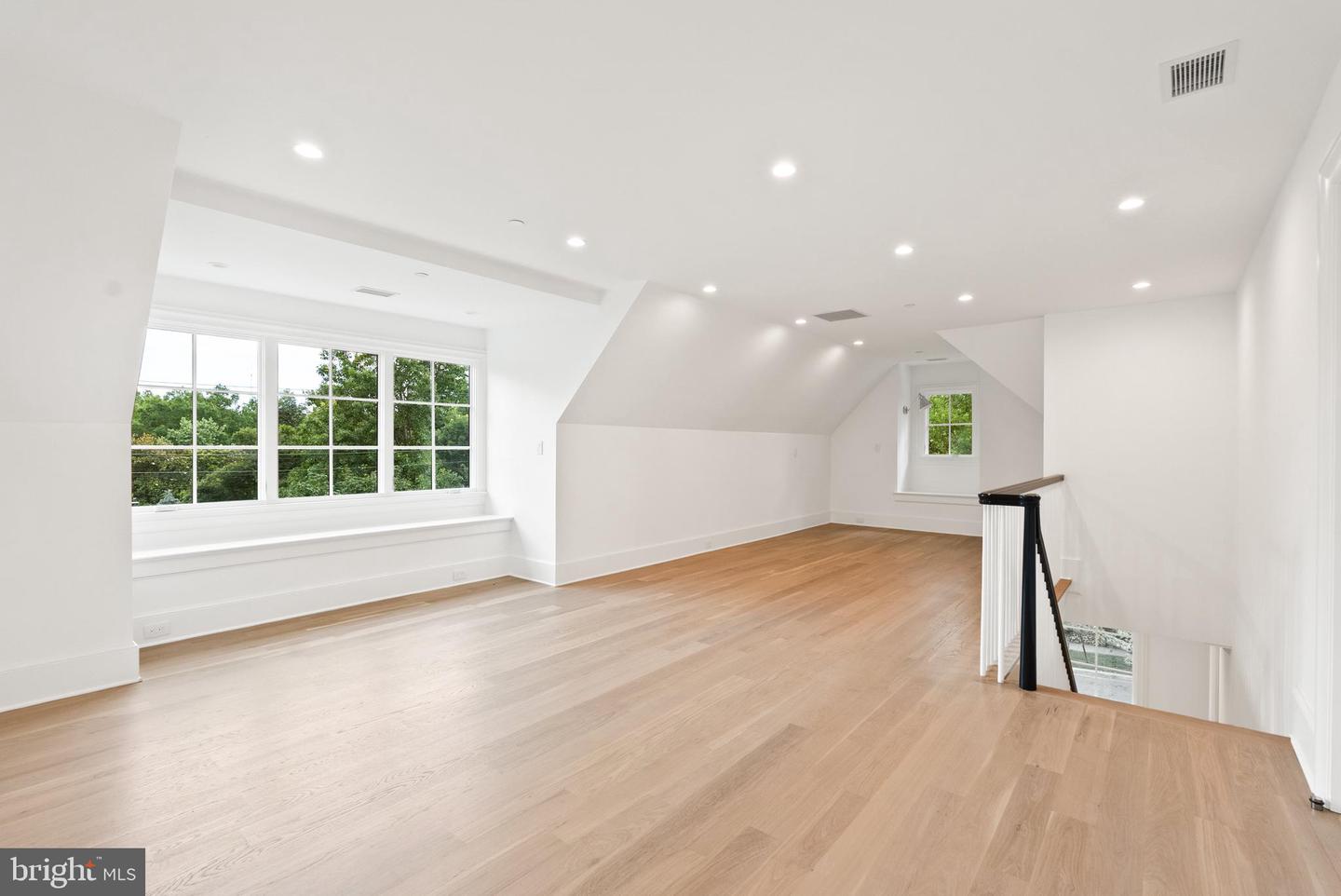 4200 49TH ST NW, WASHINGTON, District Of Columbia 20016, 5 Bedrooms Bedrooms, ,5 BathroomsBathrooms,Residential,For sale,4200 49TH ST NW,DCDC2201832 MLS # DCDC2201832