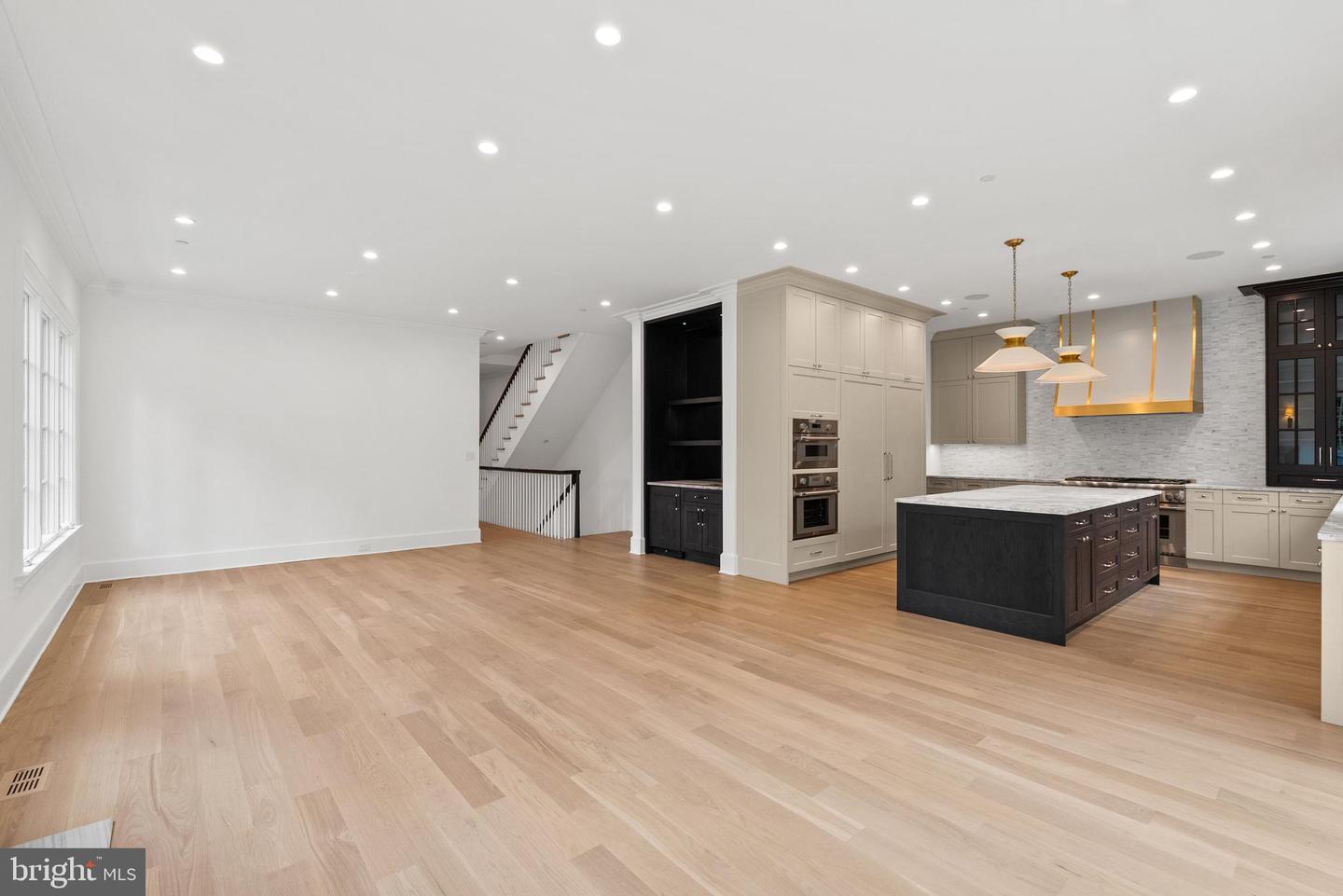4200 49TH ST NW, WASHINGTON, District Of Columbia 20016, 5 Bedrooms Bedrooms, ,5 BathroomsBathrooms,Residential,For sale,4200 49TH ST NW,DCDC2201832 MLS # DCDC2201832