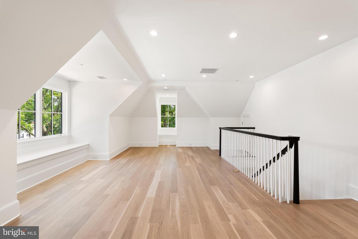 4905 VAN NESS ST NW, WASHINGTON, District Of Columbia 20016, 5 Bedrooms Bedrooms, ,5 BathroomsBathrooms,Residential,For sale,4905 VAN NESS ST NW,DCDC2201834 MLS # DCDC2201834